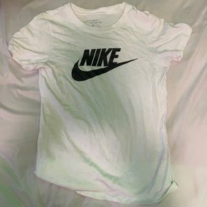 nike swoosh white t shirt